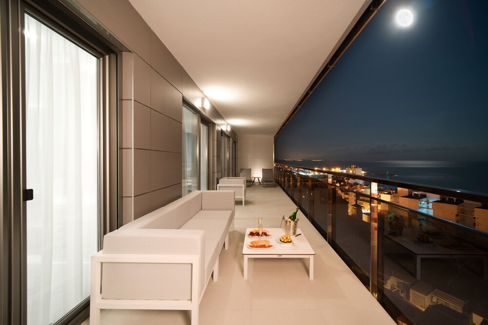 Ahoy Apartments