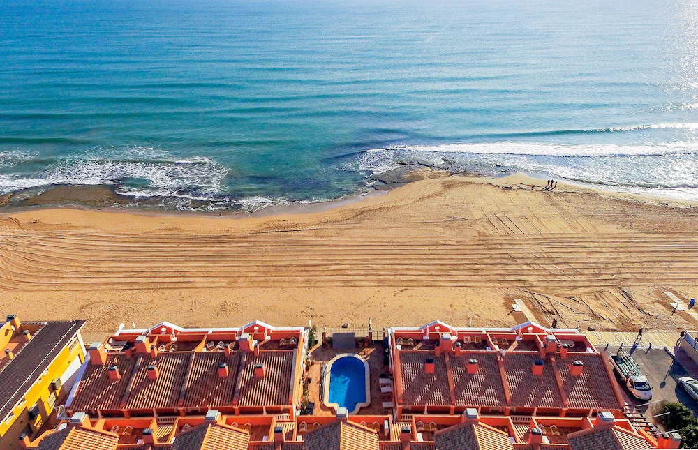Lloyds Beach Club