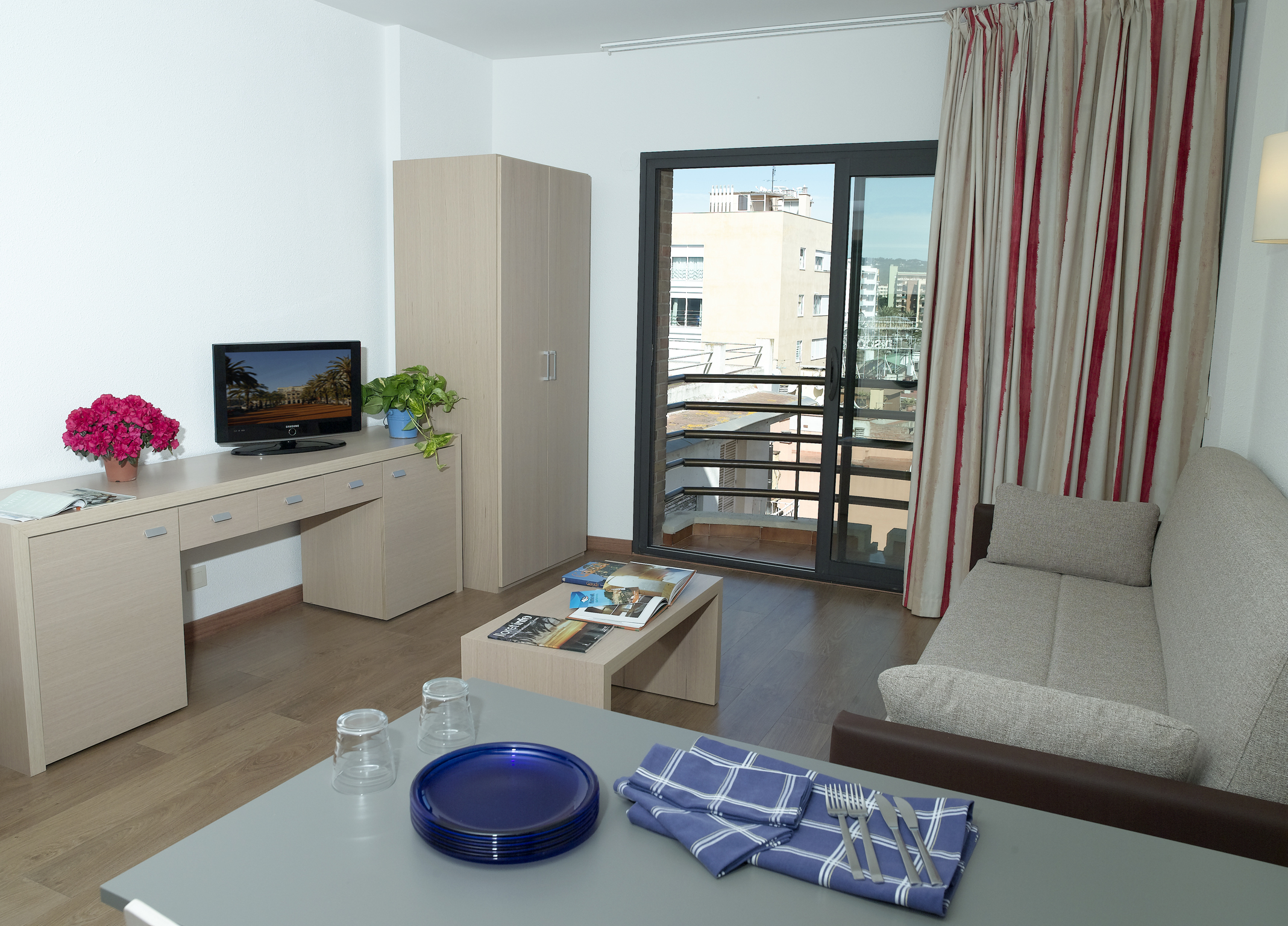 Almirall Apartaments