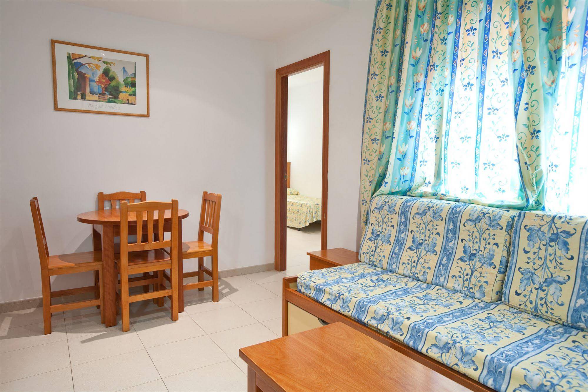 Apartamentos Royal