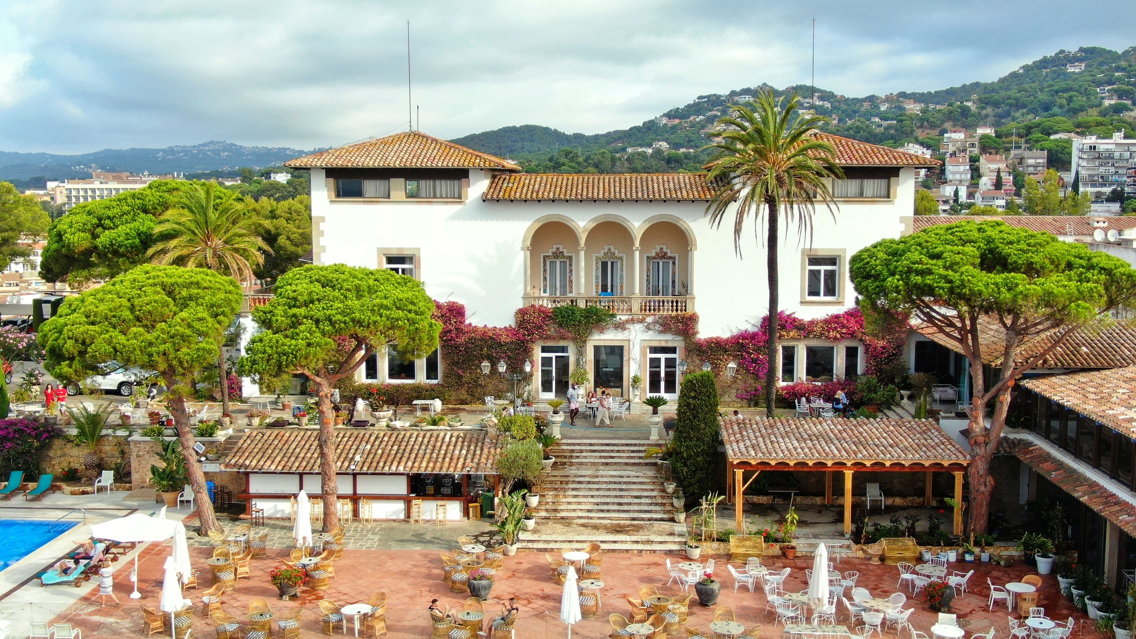 Hotel Roger De Flor By Seleqtta