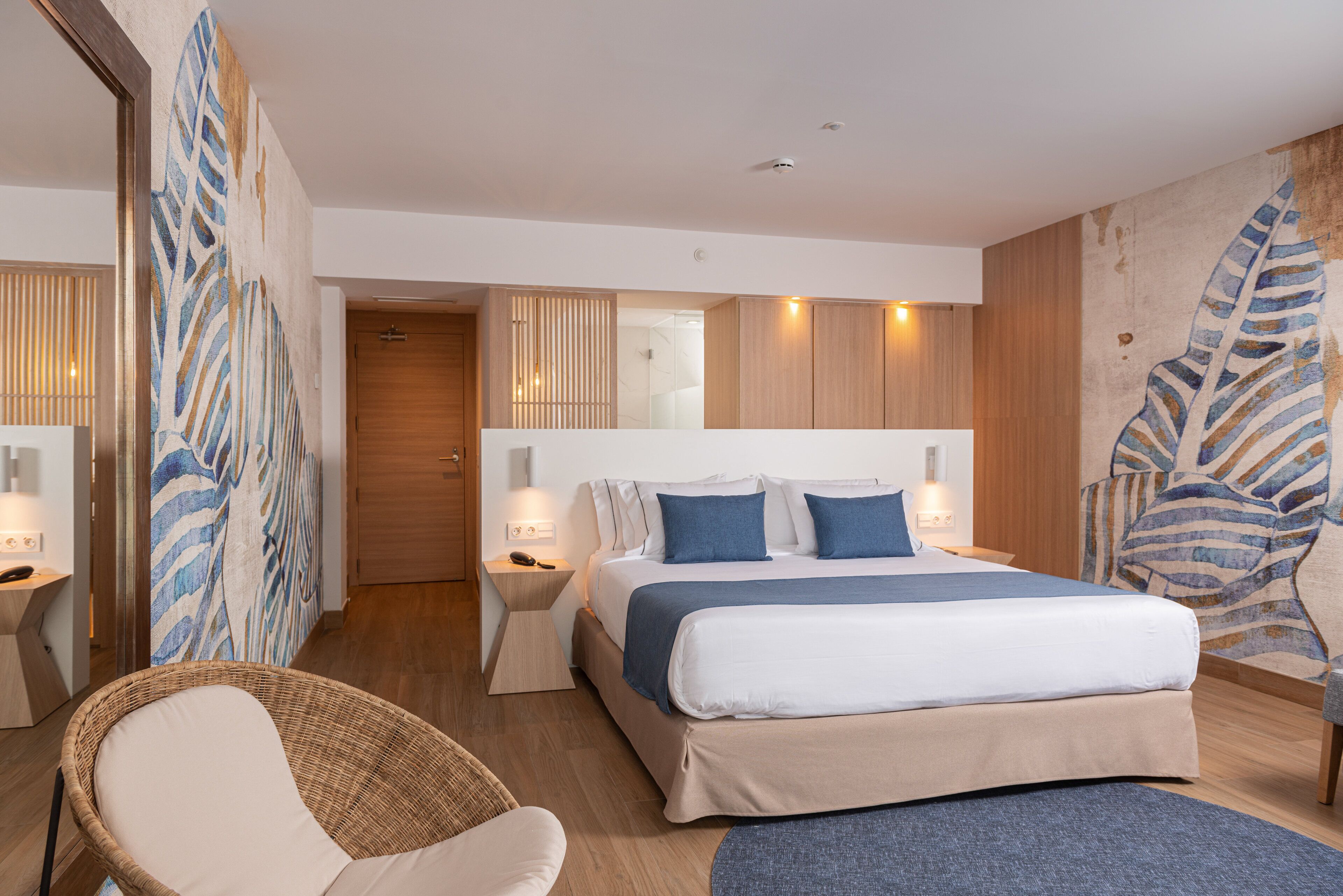 L'Azure Hotel