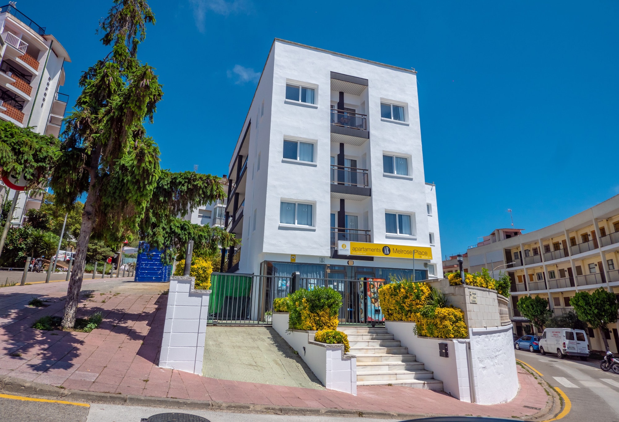 AR Melrose Place Apartments