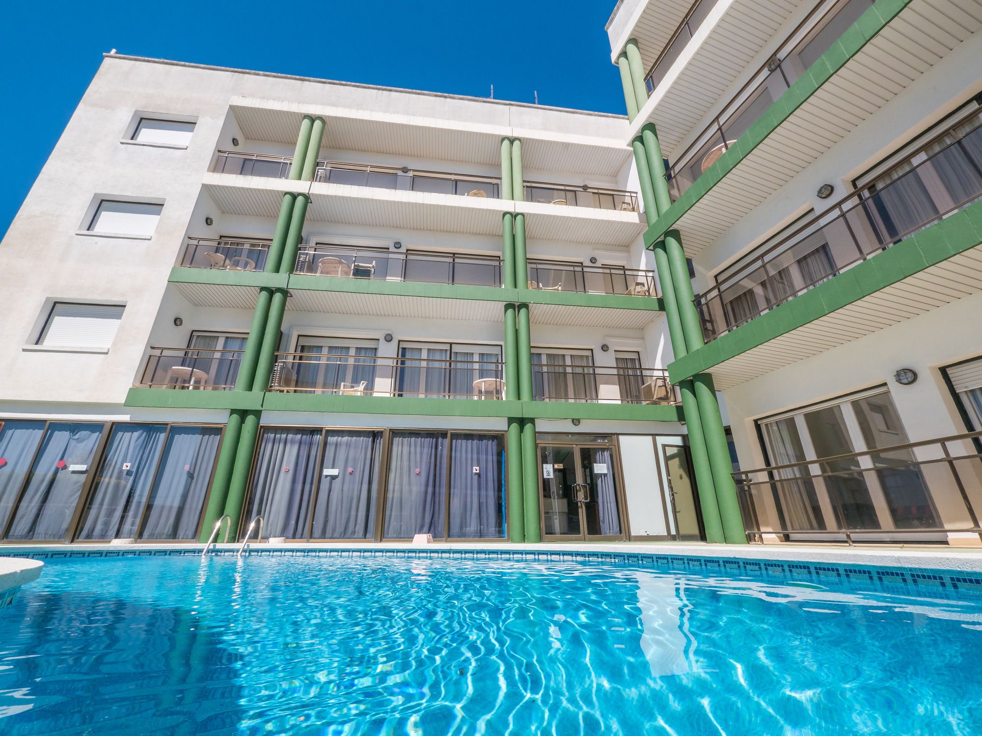 AR Melrose Place Apartments