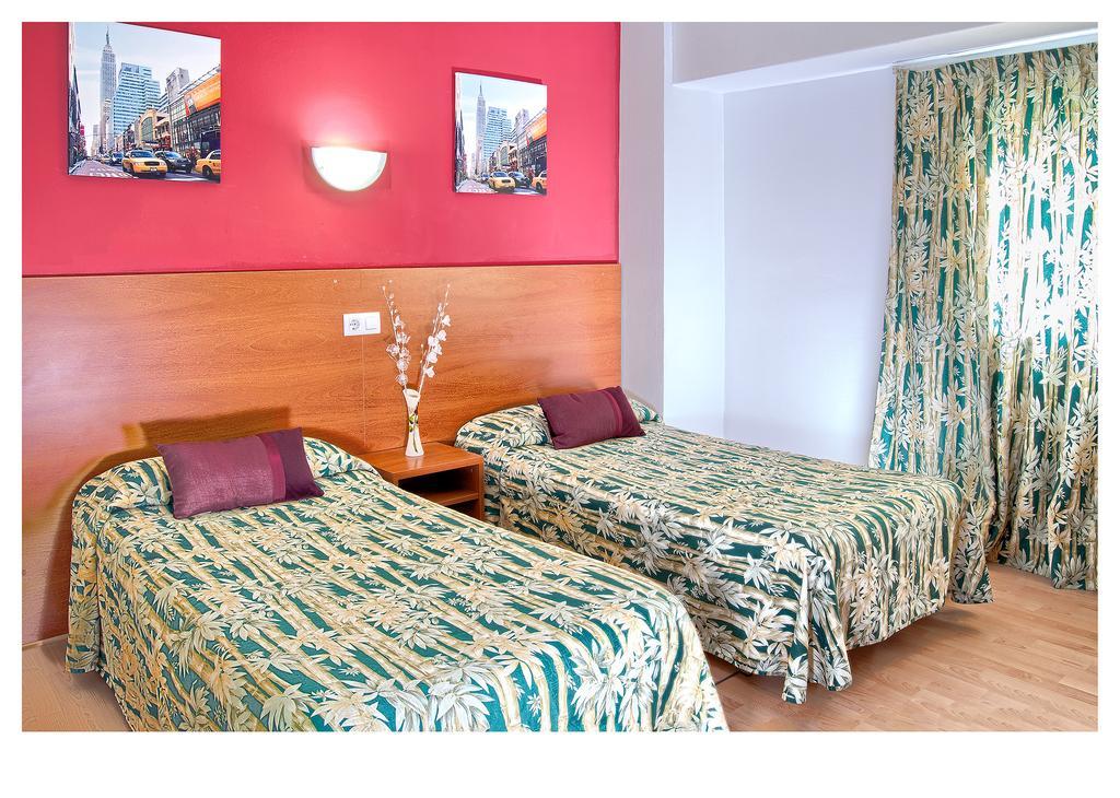 Hostal y Apartamento Molí de Mar