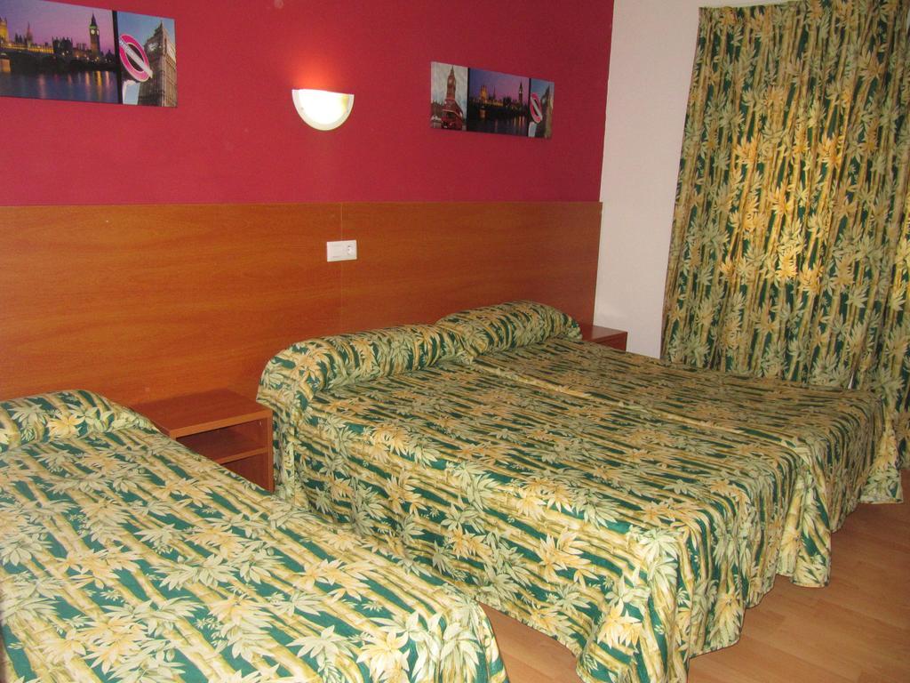 Hostal y Apartamento Molí de Mar