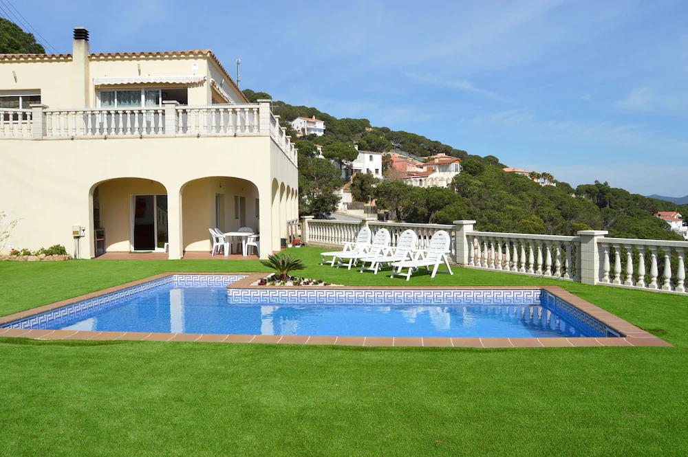 Santa Flora Holiday House