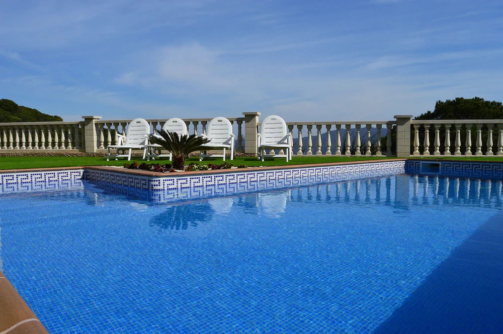 Santa Flora Holiday House
