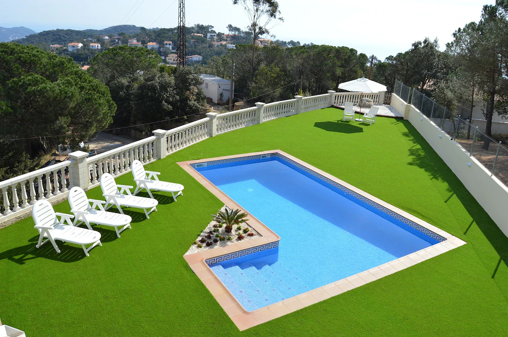 Santa Flora Holiday House