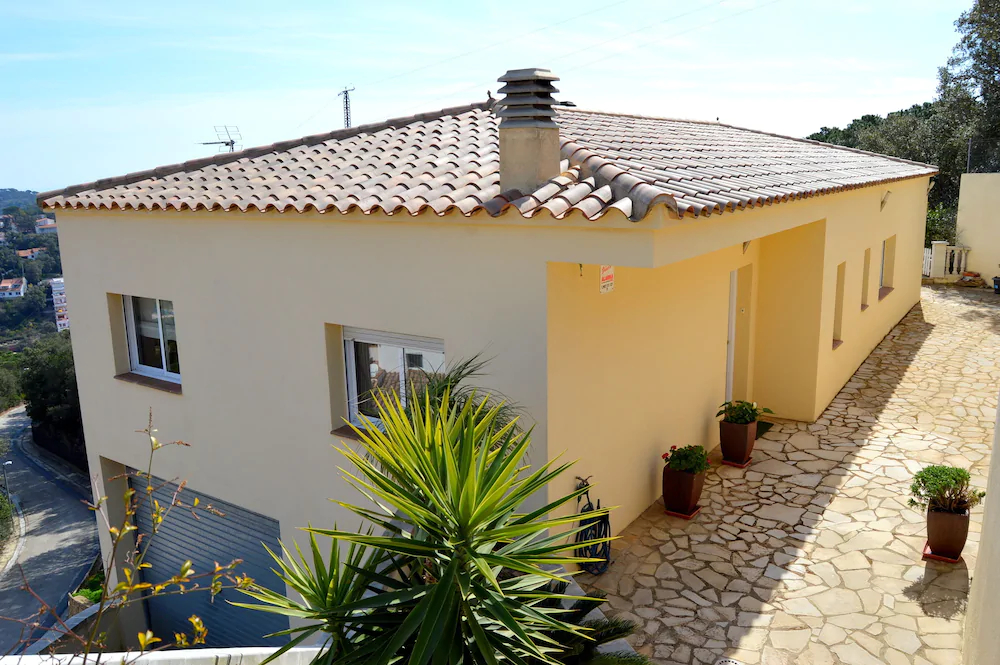 Santa Flora Holiday House