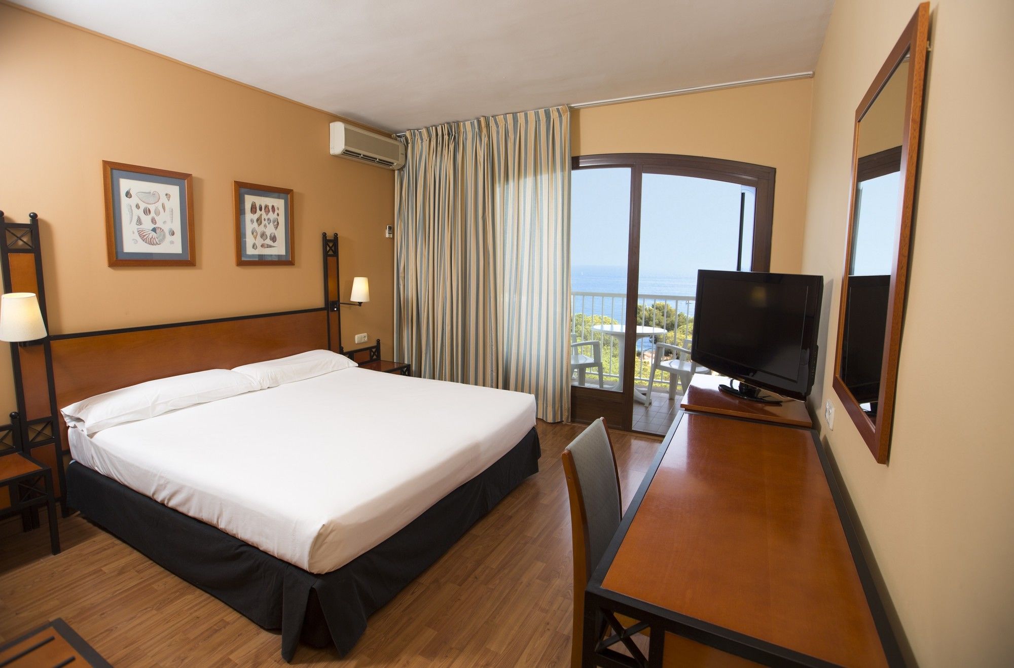 Hotel ILUNION Caleta Park