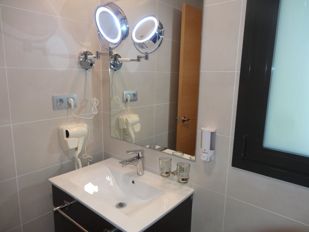 Hotel 6 Bis