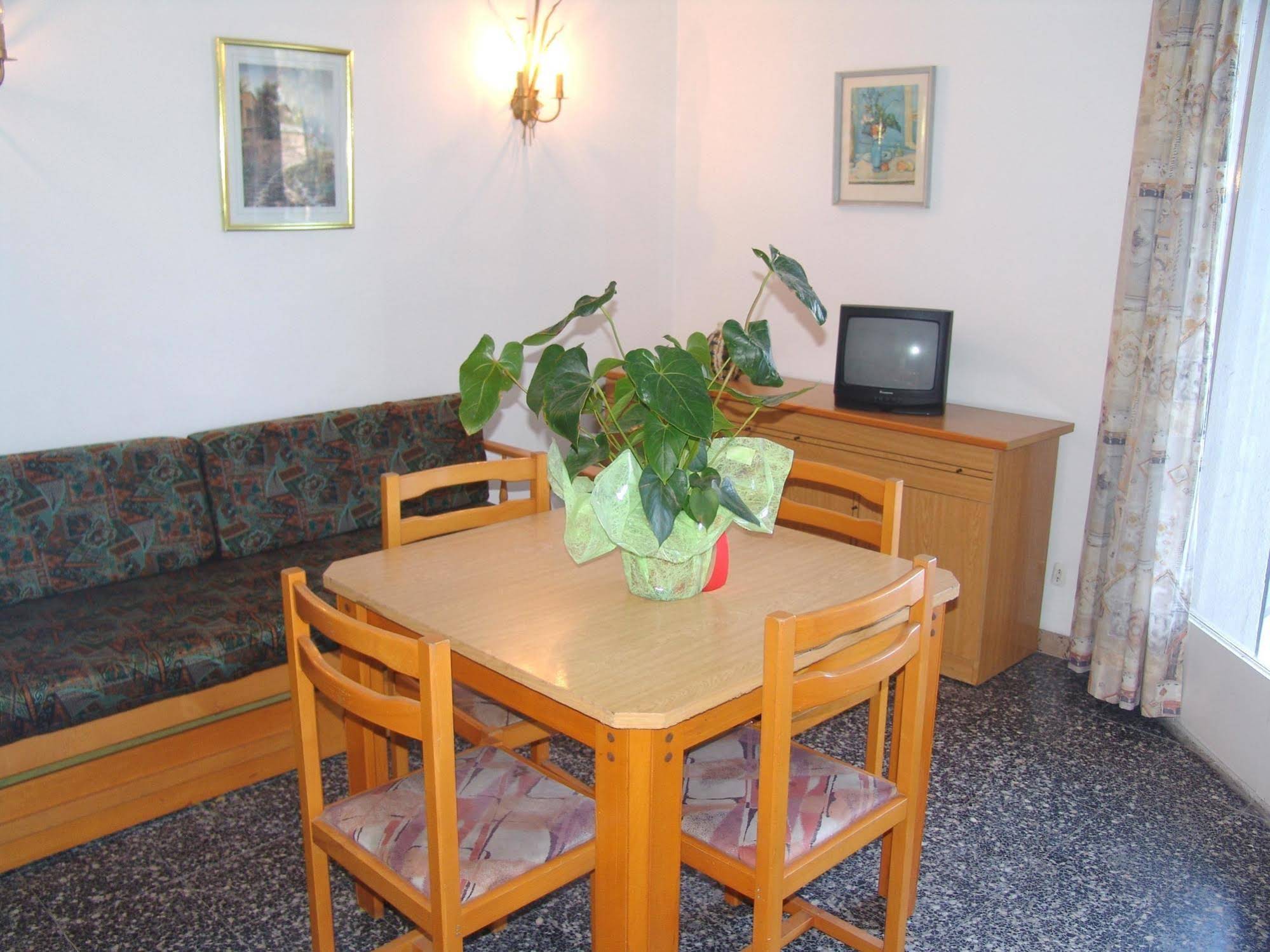 Estudios Zeus Aries