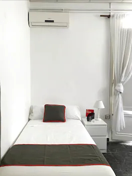 Hostal Patio de la Luna by OYO Rooms