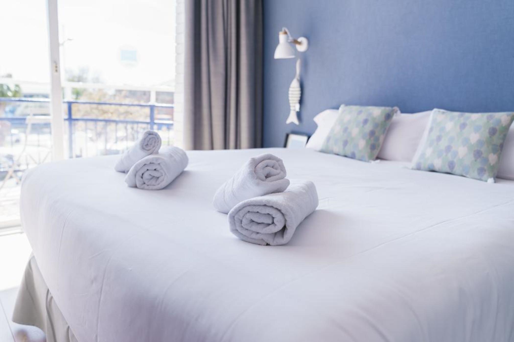 Mumm by Pillow
