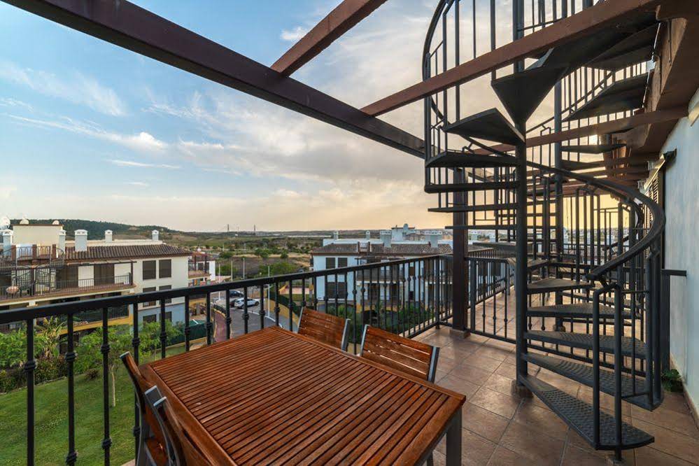 Conjunto Residencial Las Encinas by Costaluz Apartamentos