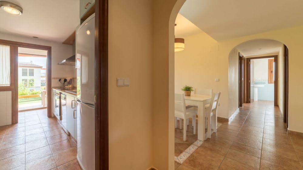 Conjunto Residencial Las Encinas by Costaluz Apartamentos