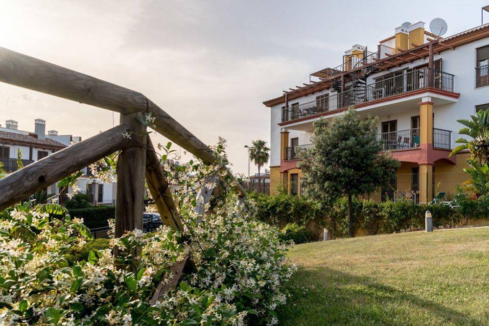 Conjunto Residencial Las Encinas by Costaluz Apartamentos