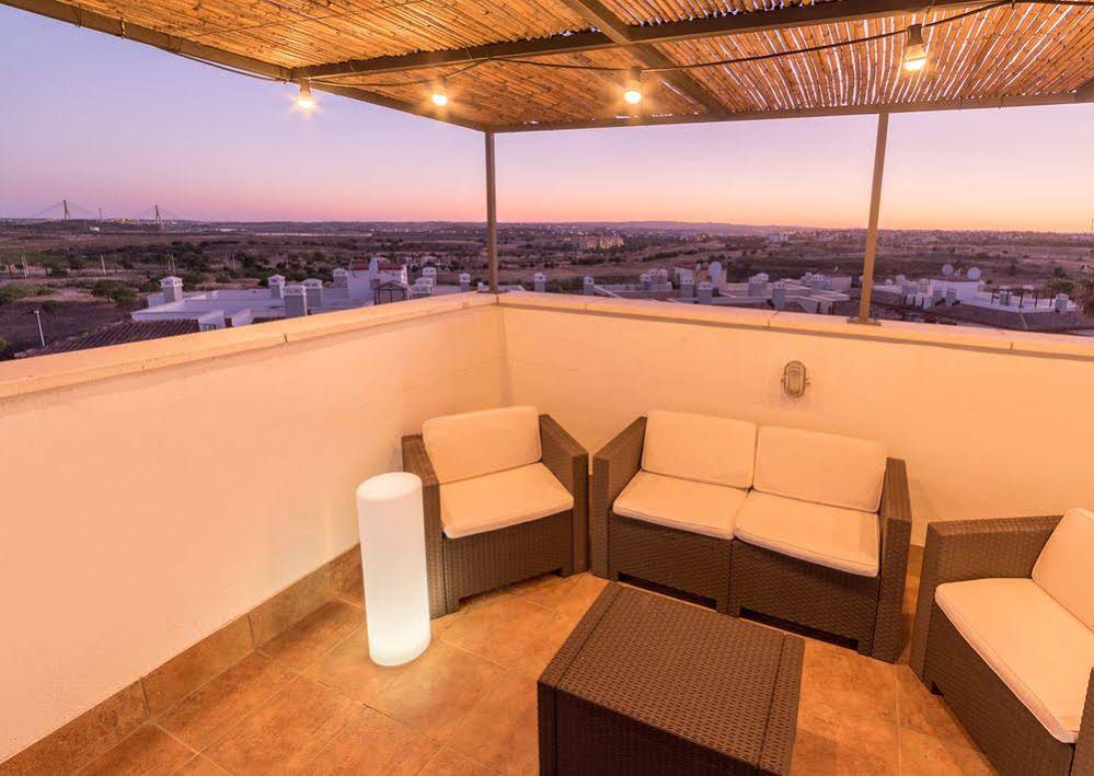 Conjunto Residencial Las Encinas by Costaluz Apartamentos
