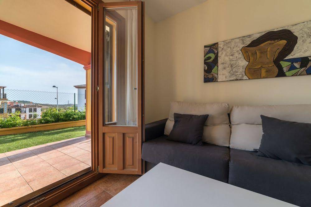 Conjunto Residencial Las Encinas by Costaluz Apartamentos