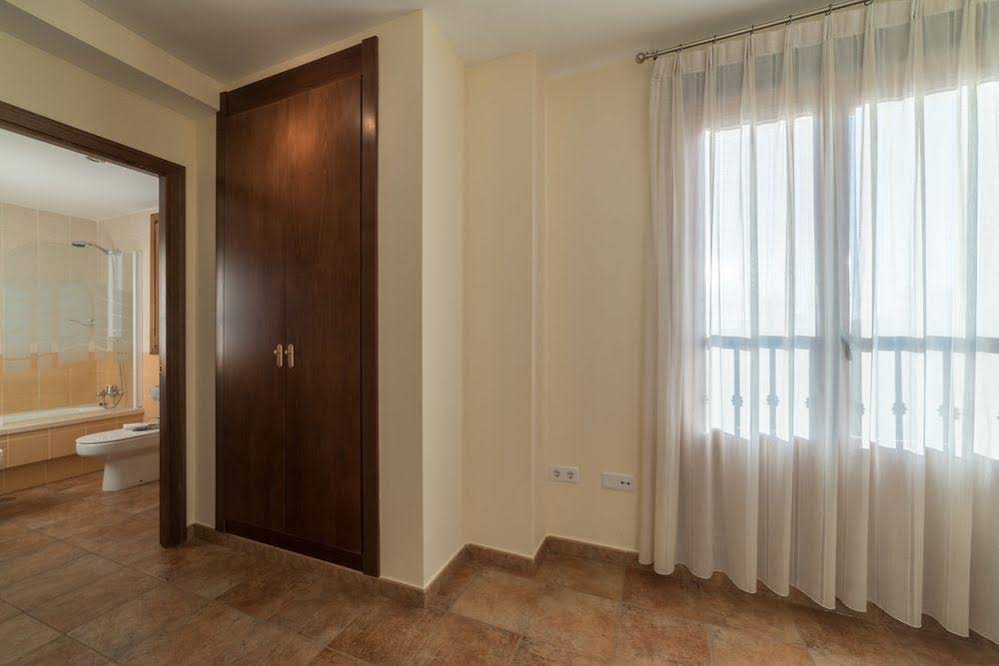 Conjunto Residencial Las Encinas by Costaluz Apartamentos