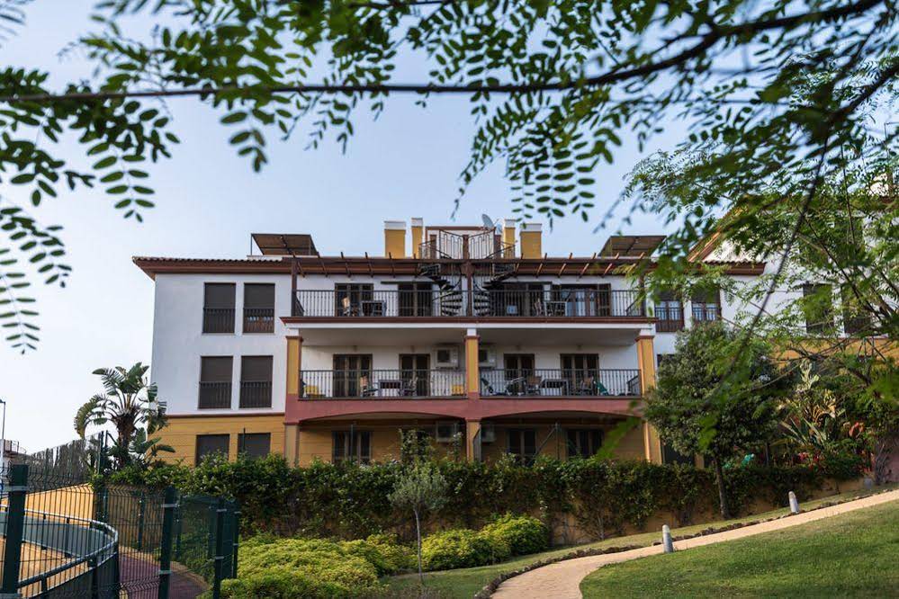 Conjunto Residencial Las Encinas by Costaluz Apartamentos