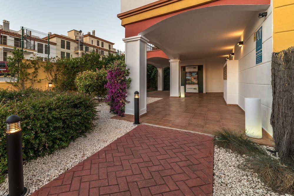 Conjunto Residencial Las Encinas by Costaluz Apartamentos