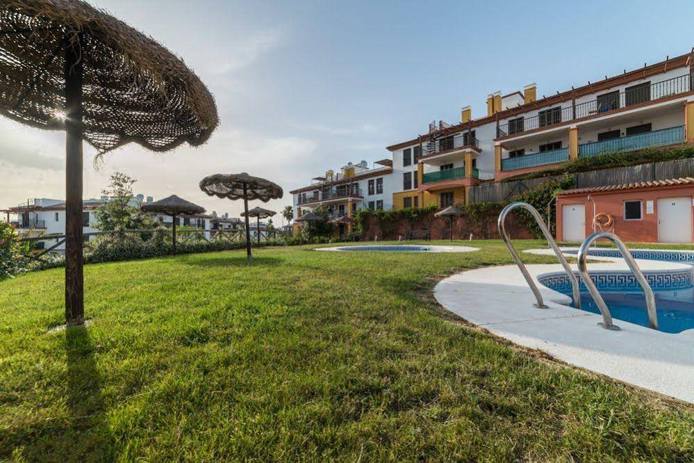 Conjunto Residencial Las Encinas by Costaluz Apartamentos