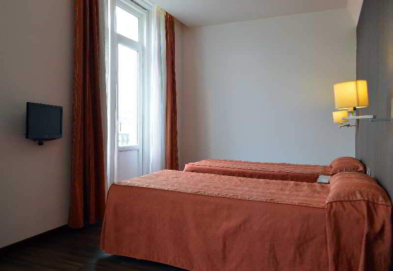 Hotel De Francia y París