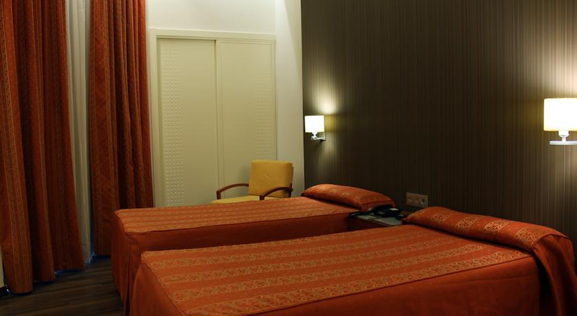 Hotel De Francia y París