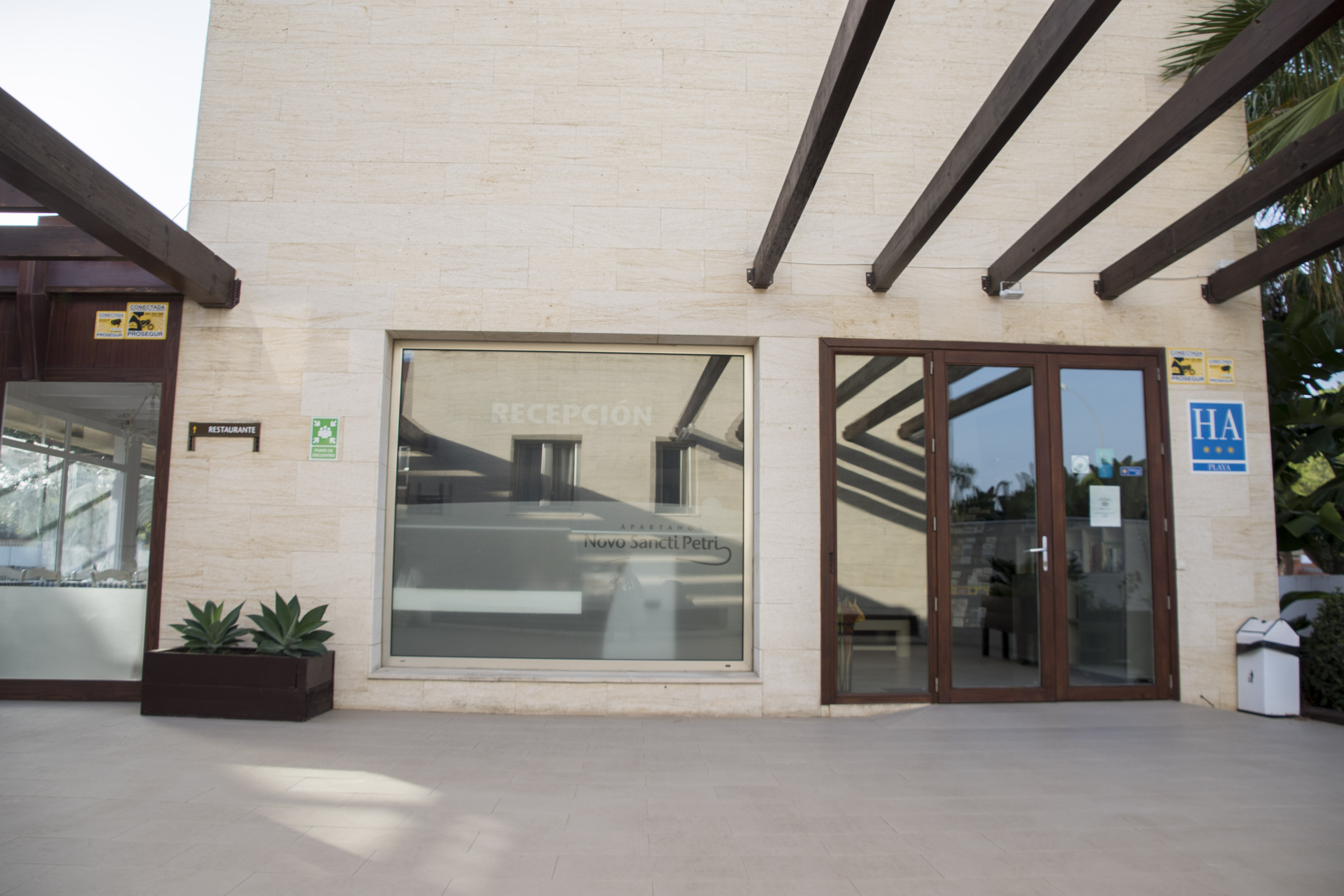 Novo Sancti Petri Aparthotel