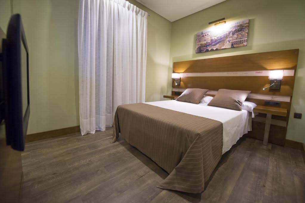 Ferreira Hostal