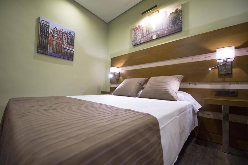 Ferreira Hostal
