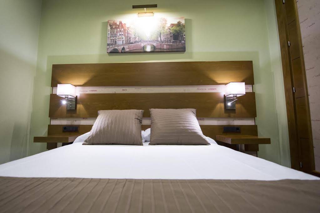 Ferreira Hostal