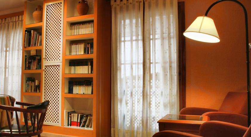 Hotel Los Cantaros