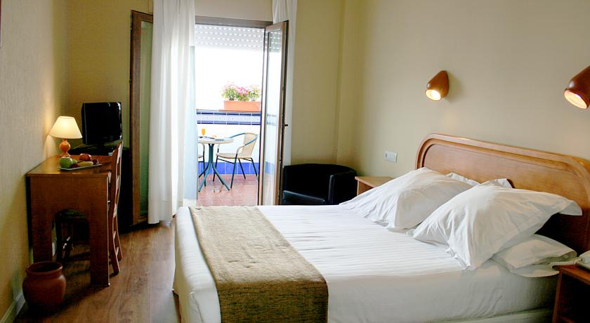 Hotel Los Cantaros