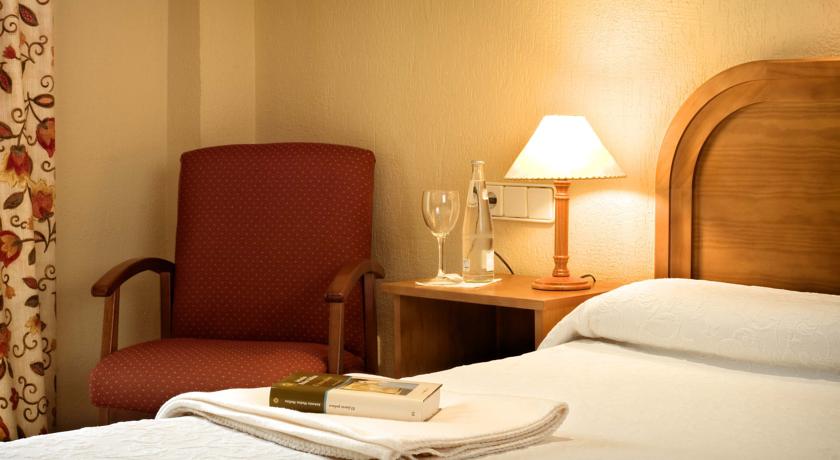 Hotel Los Cantaros