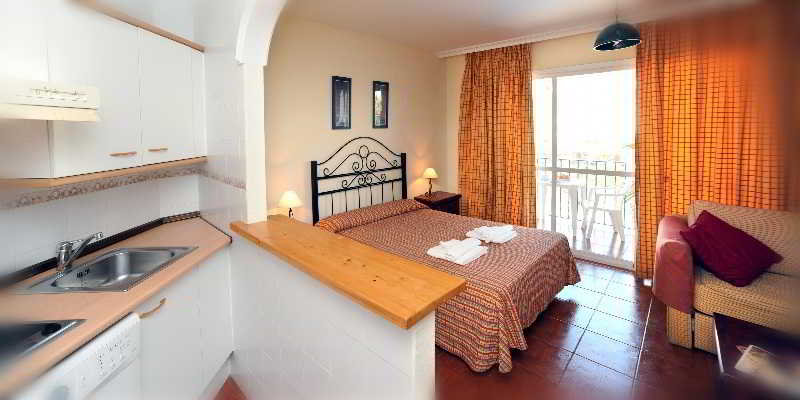 Apartamentos Leo Islamar