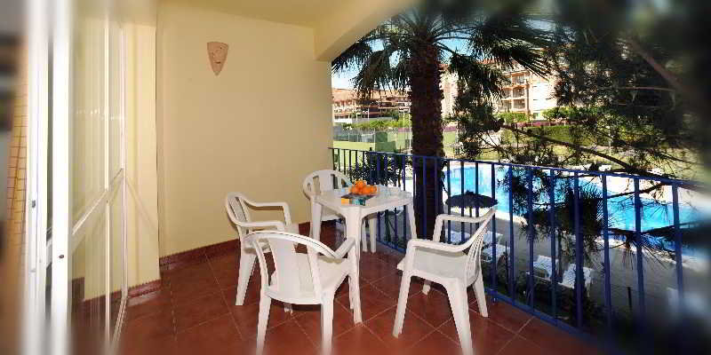Apartamentos Leo Islamar