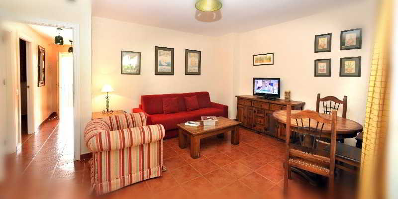 Apartamentos Leo Islamar
