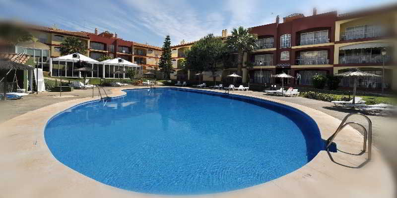 Apartamentos Leo Islamar