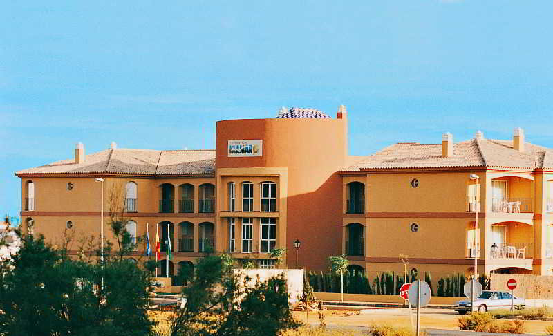 Apartamentos Leo Islamar