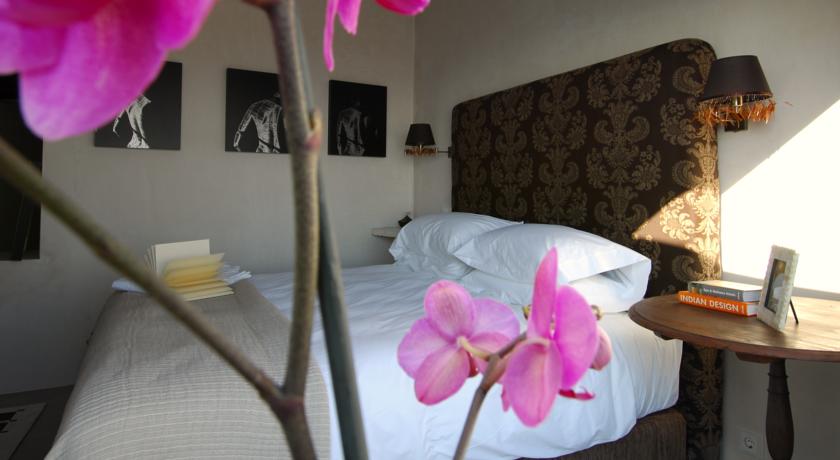 Hotel V...