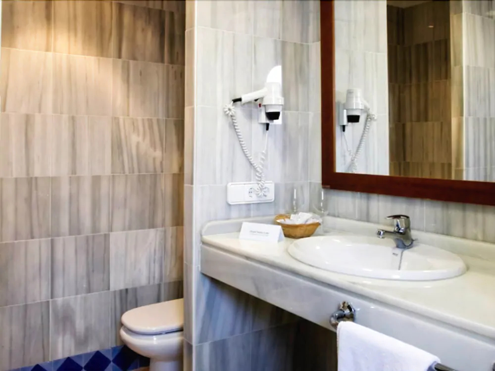 Hotel Doña Lola Zahara