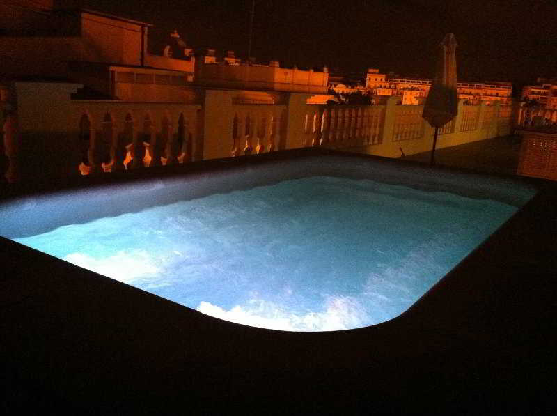 Blanq Carmen Hotel