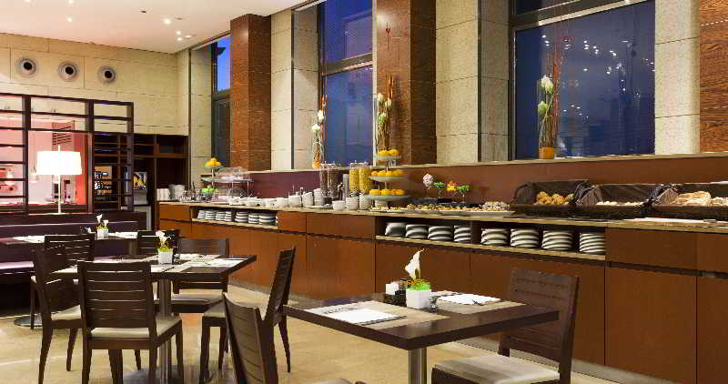 Hotel ILUNION Valencia 4