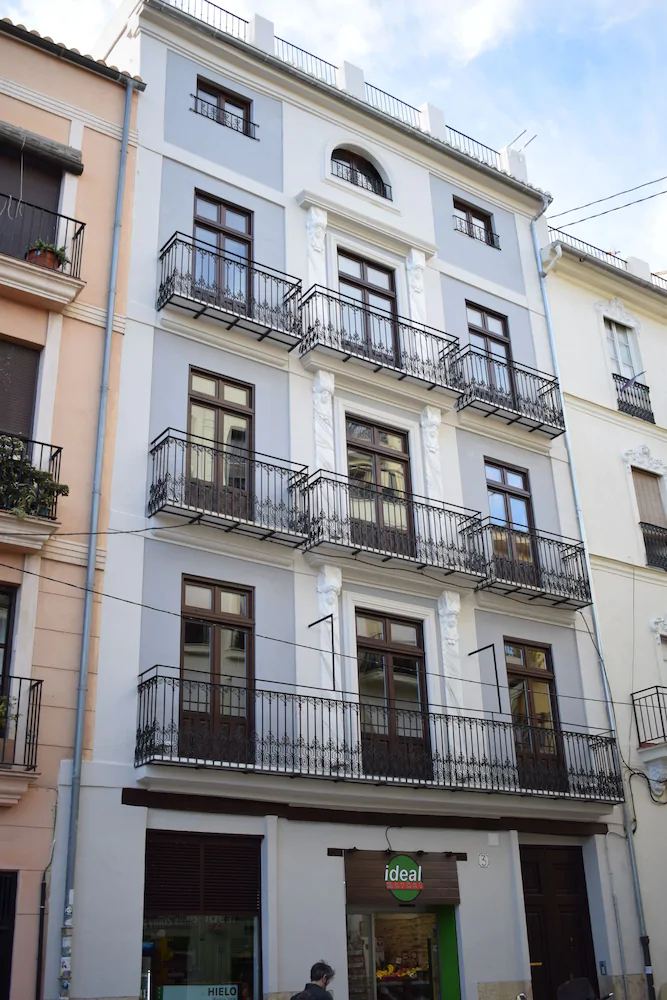 La Perla Apartments