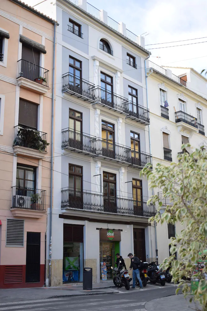 La Perla Apartments