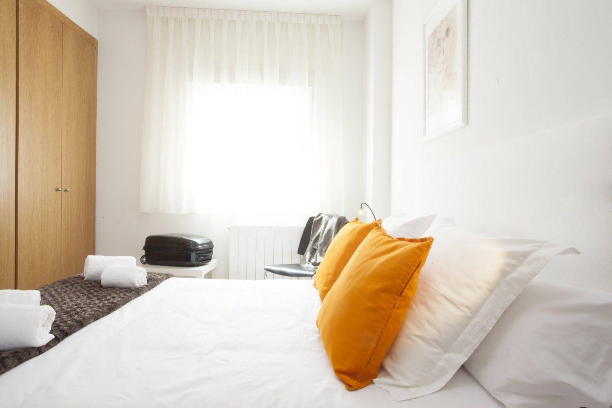 SingularStays Mar44