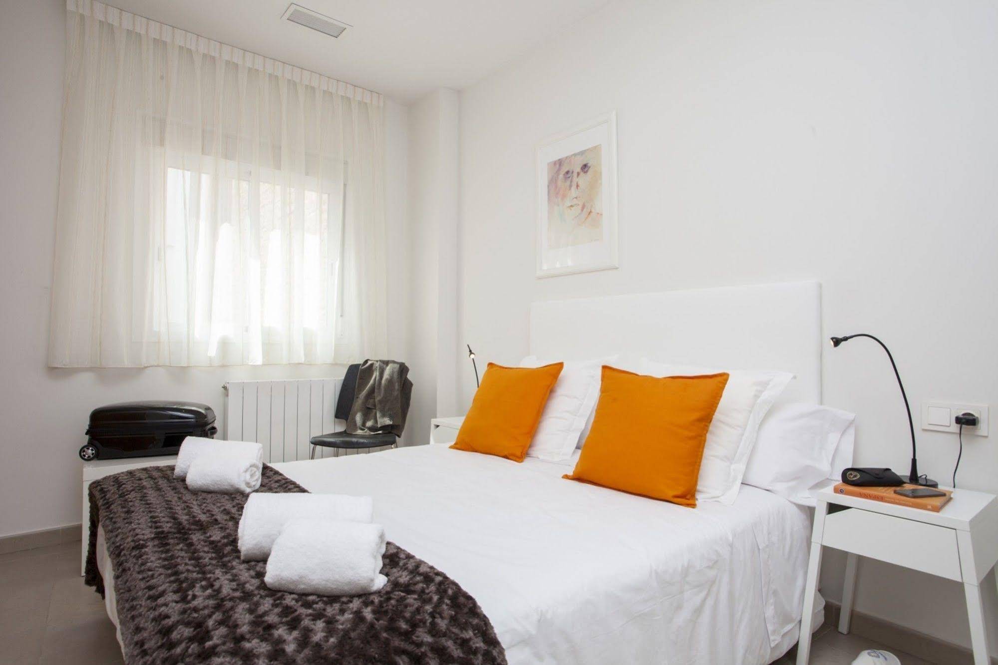 SingularStays Mar44